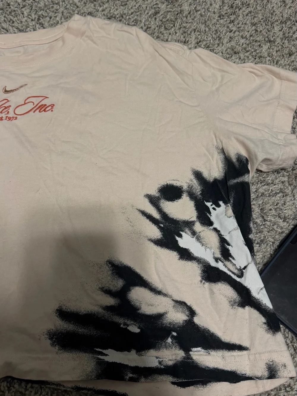 Nike Men’s Pale Pink Short-Sleeve Tee with Black Tie-Dye Accent